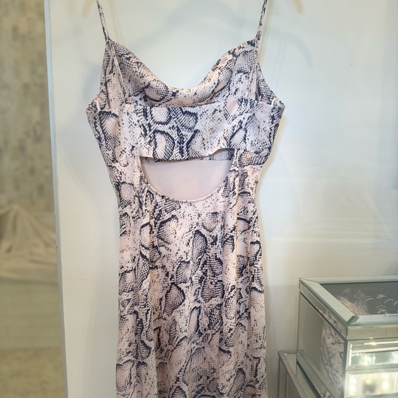 ‘A Love Like You’ M silk draped mini slipdress in unique pink w navy snake print - Picture 4 of 12